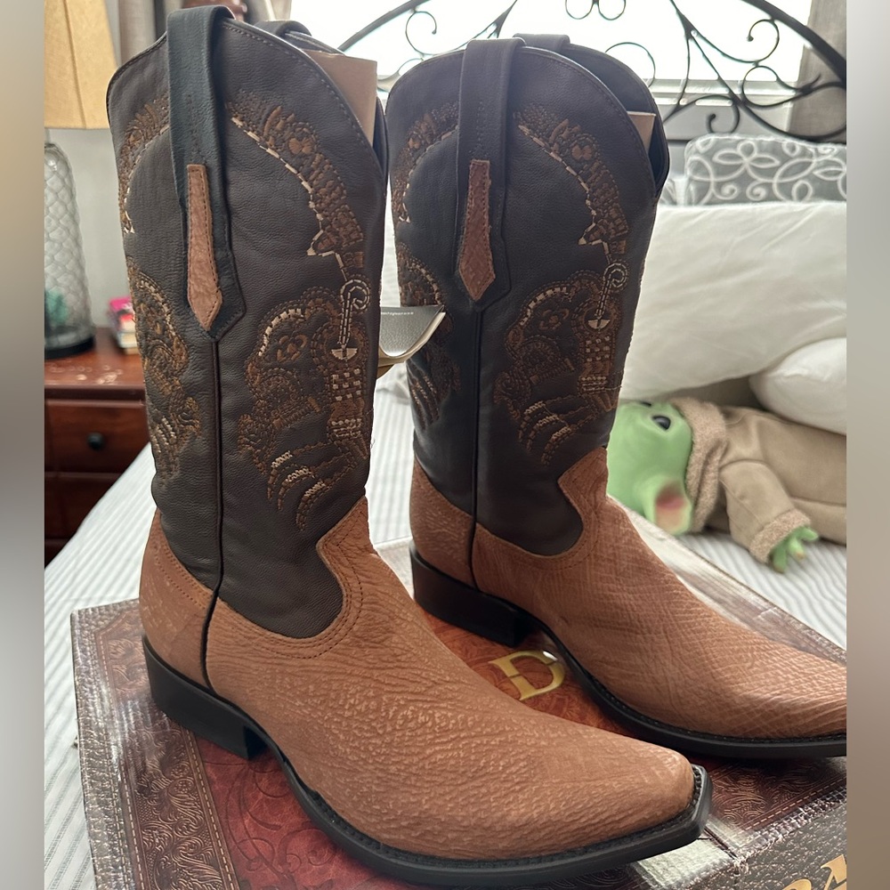 BRAND NEW SHARK SKIN COWBOY BOOTS CUADRA